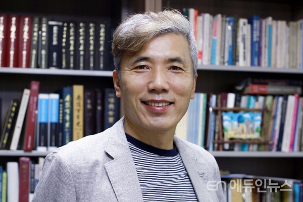 이길상 한국학중앙연구원 교수. 이 교수는 '한국 교육 제4의 길'을 펴내고, 서울대는 그 길에서 사라져야한다고 주장한다. 사진=이길상 교수