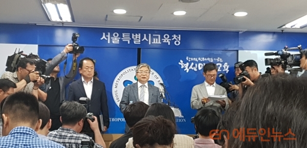 지난 9일 박건호 서울시교육청 교육정책국장은 자사고 재지정 평가결과를 발표하면서 13개 학교 중 8개 학교의 재지정 취소 결정을 했다고 밝혔다.