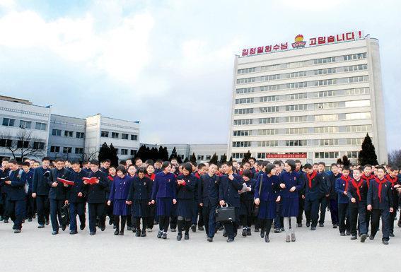 북한 영재교육의 산실이라 불리는 '평양 제1중학교와 학생들'.(사진=통일부 블로그)