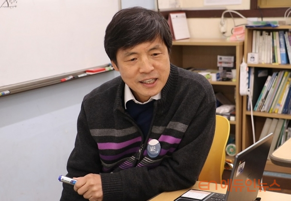 온라인 수업을 진행하는 정종혁 교사.(사진=꿈의학교)