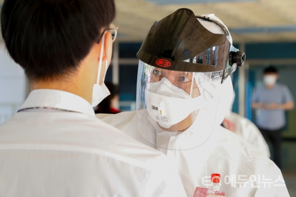 진단검사를 받고 있는 학생.(사진=에듀인뉴스 DB)