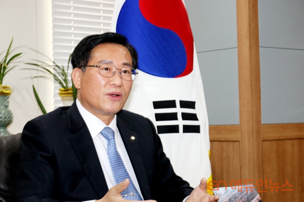 박구병 한국교육시설안전원 초대 이사장은 지난달 24일 만나 안전원으로의 전환에 대한 이야기를 나눴다.(사진=지성배 기자)