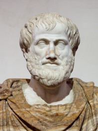 아리스토텔레스의 흉상. 대리석, 기원전 330년 리시포스(Lysippos)가 만든 동상의 모사품. 표면에 덮힌 설화석고는 현대에 덧붙여졌다.(출처=네이버 지식백과)