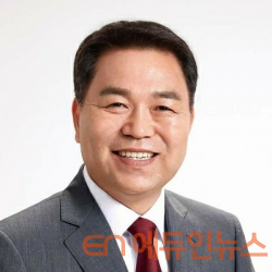 부산대 김성진(전 인문대학장, 현 정교모 공동대표) 교수.