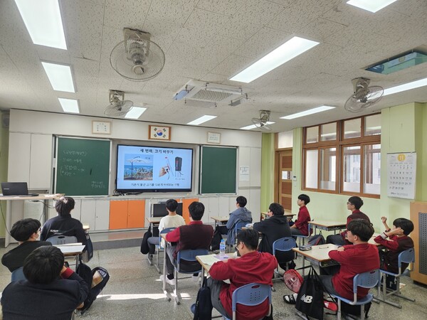 동북중학교 발명교실 수업장면